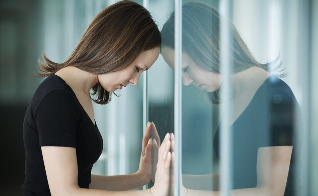 ¿Padeces migraña? expertos advierten que hay más riesgo de sufrir un ictus isquémico. Adobe