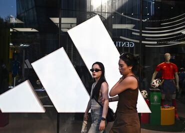 ¿Por qué se están desplomando las acciones de Adidas?