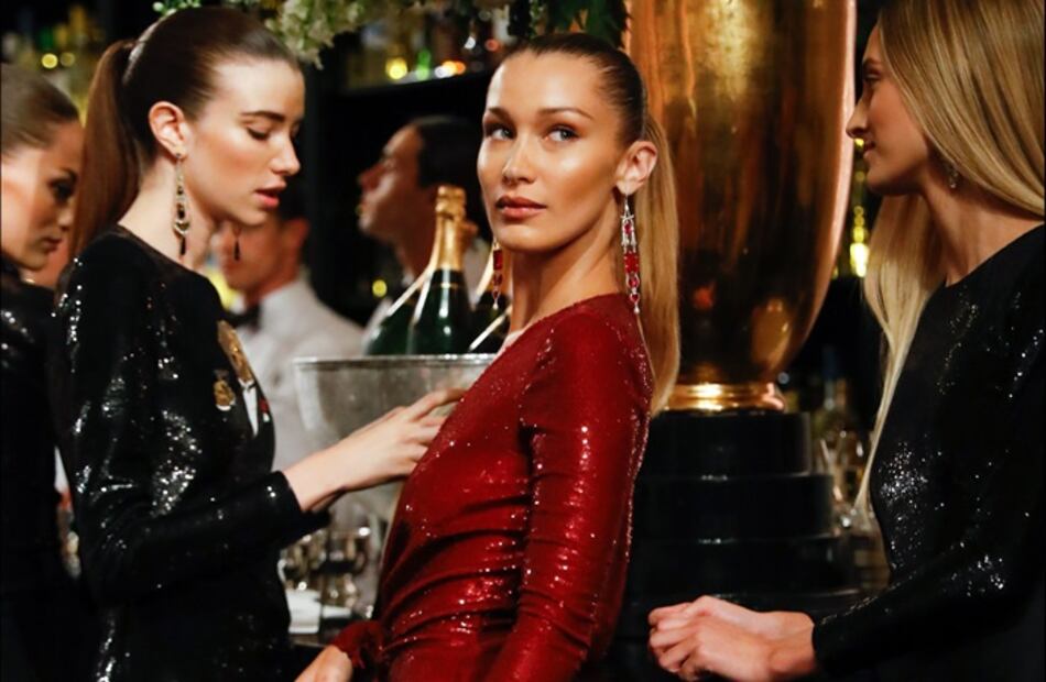 Bella Hadid luce top y 'abs' de impacto en los MTV VMAs