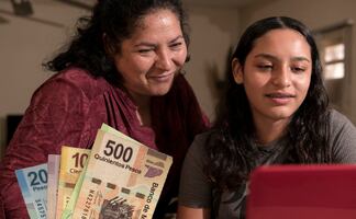 Pensión Mujeres Renacimiento. ¿Cómo pedir el pago de 2 mil 500 pesos que da? Registro y requisitos 