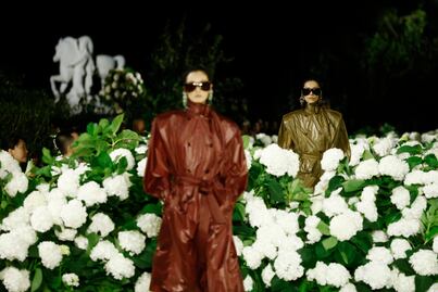 Entre estrellas y nuevas firmas: París inaugura una Fashion Week decisiva