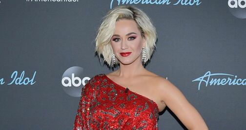 Katy Perry conquista Los Ángeles con minifalda escarlata