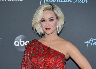 Katy Perry conquista Los Ángeles con minifalda escarlata