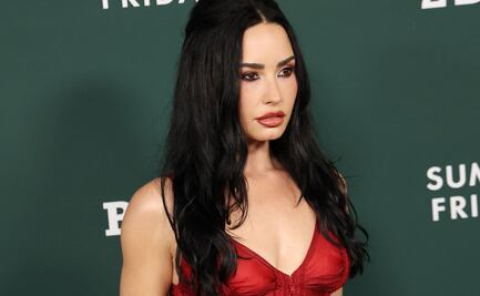Demi Lovato se luce con catsuit transparente de impacto y se lleva todas las miradas