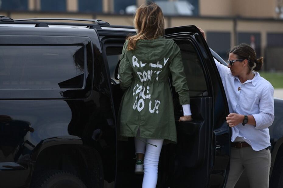 Trump dice que mensaje de chaqueta de Melania era para los medios