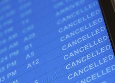 Cientos de vuelos cancelados por tormenta de nieve en costa noreste de EU