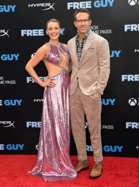 Blake Lively deslumbra con revelador vestido en alfombra roja