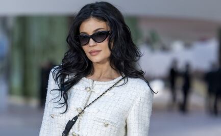 Kylie Jenner muestra su cuerpo “de sirena” con espectacular vestido backless 