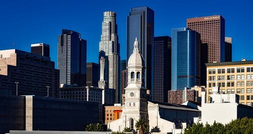 Los Ángeles recibe la colorida exhibición arquitectónica ‘Serpentine Pavillion’