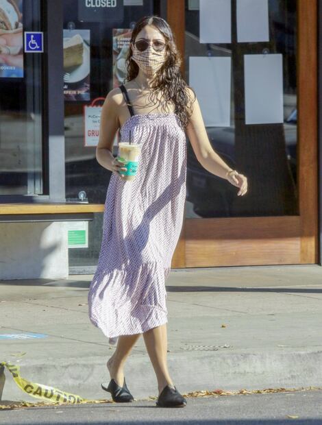 Eiza González irradia belleza con ligero vestido en Los Ángeles