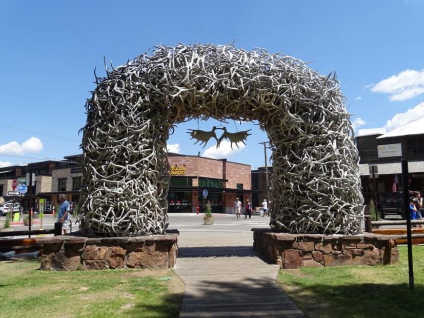 Así es arco de cuernos de alce, el ícono de Jackson Hole