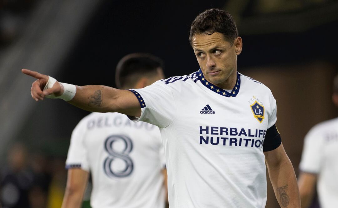 Golpe duro para el Galaxy: Chicharito Hernández enfrenta larga recuperación tras lesión en la rodilla. Foto: EFE