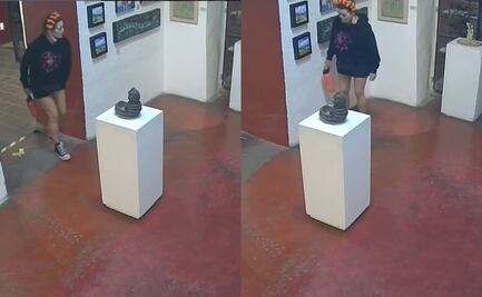 Turista causa indignación por orinar en plena galería de arte en Oaxaca