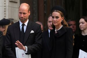 Tragedia en Londres: muere amigo del príncipe William y Kate tras caer desde una azotea; tenía 45 años