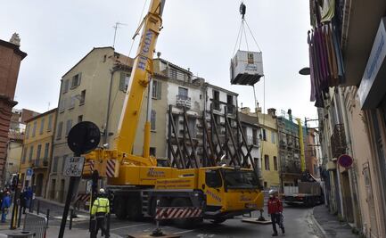 Desalojan con grúa a un hombre de 300 kilos