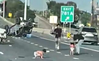 Dos niños son expulsados de un automóvil tras un choque en Texas y sobreviven. VIDEO