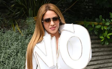 Shakira conquista corazones en París con elegante atuendo 'total white'