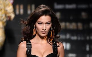 Los microbikinis con los que Bella Hadid presumió su figura irreal y encendió las redes