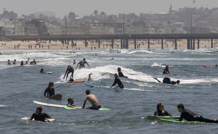 Miles de estadounidenses salen a las playas, pese a coronavirus