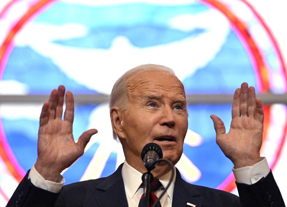Biden insta a estadounidenses a ‘mantener la fe’ en su último día como presidente. Foto: AFP