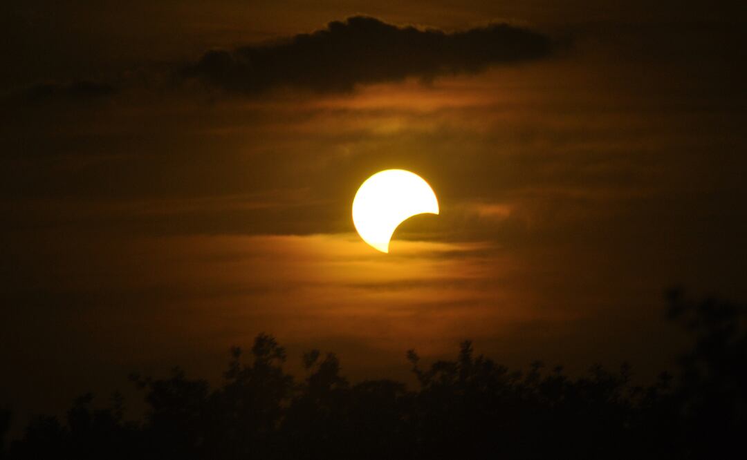 Eclipse solar 2025. ¿Se verá en México? Fecha y hora exacta del fenómeno. Foto: Canva