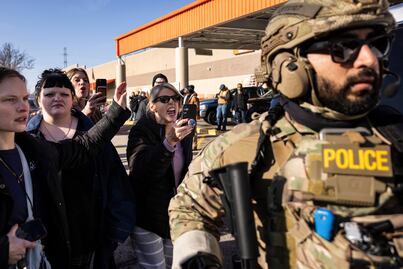 Trump frena lotería de ‘green cards’ tras revelarse que atacante de la Universidad de Brown ingresó con ese programa a EU