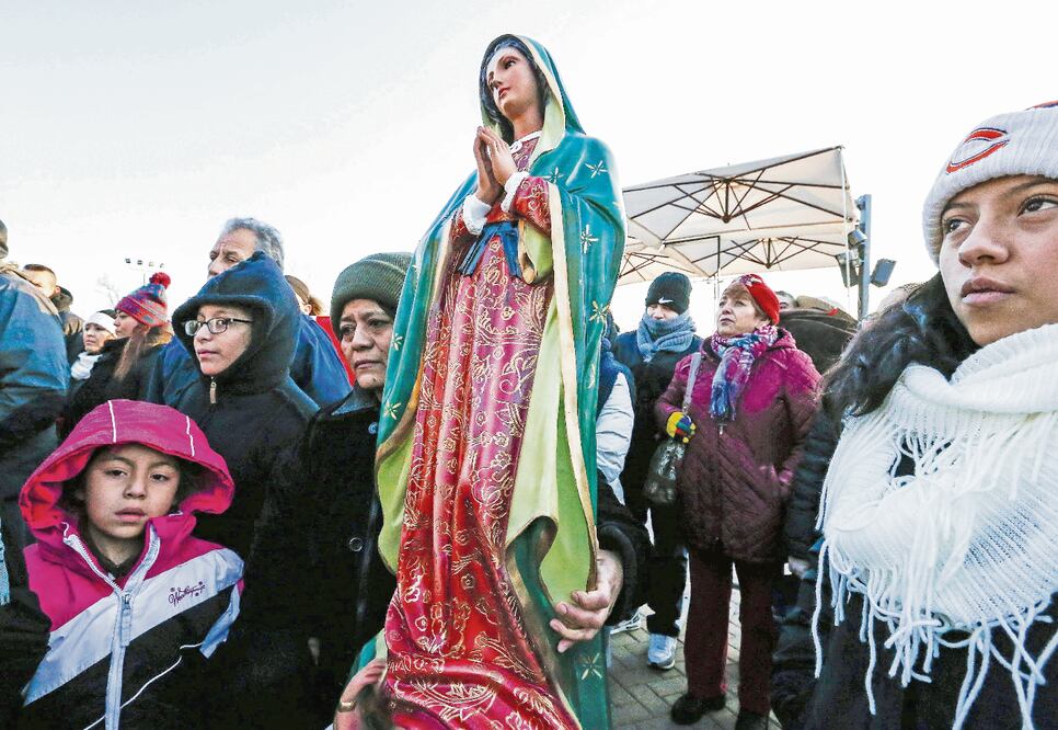 Fieles hispanos en alerta: Iglesia de Chicago prohíbe la entrada de ICE en el Santuario de Guadalupe. EFE/TANNEN MAURY