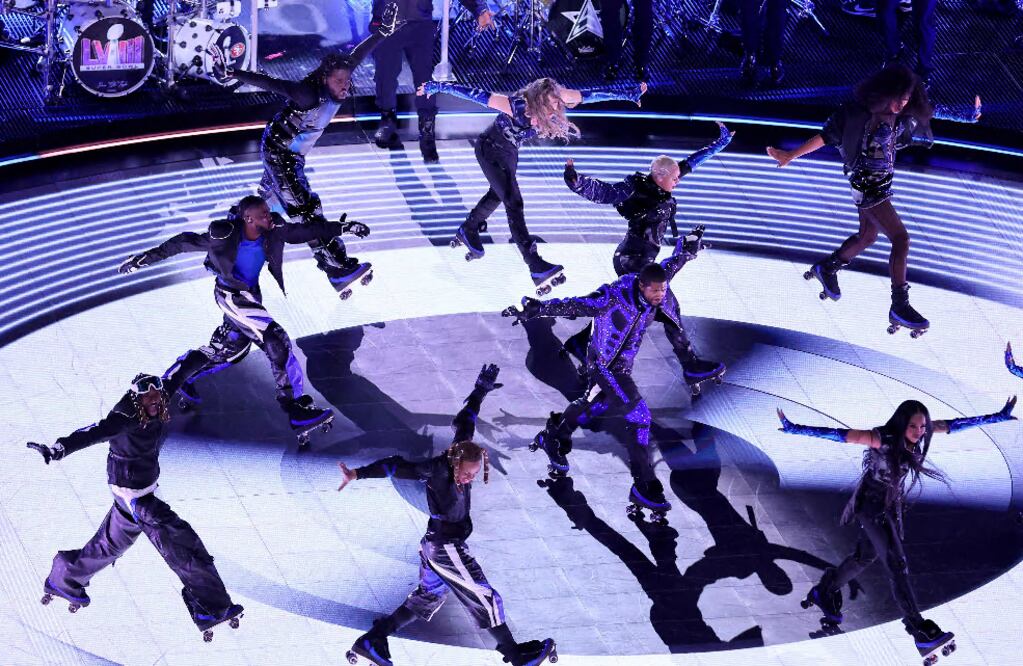 Usher desata memes por su show del medio tiempo en el Super Bowl. Foto AFP
