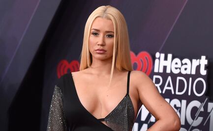 Iggy Azalea luce sus curvas en diminuto bikini blanco y deslumbra en Instagram