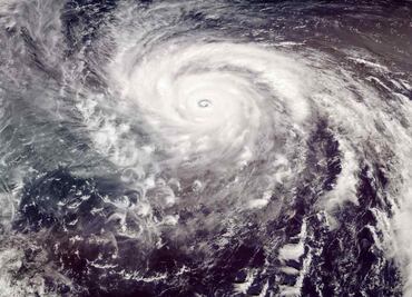 Lee amenaza las costas de Nueva Inglaterra como huracán de categoría 2 con fuertes marejadas