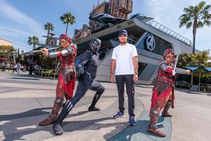 Checo Pérez se une a los superhéroes en Avengers Campus de Disney California Adventure