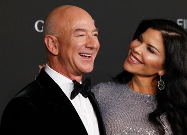 Jeff Bezos y Lauren Sánchez celebran compromiso con raro vino de $4 mil dólares en Francia