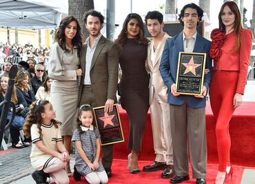 Los Jonas Brothers se inmortalizan con su estrella en calles de Hollywood