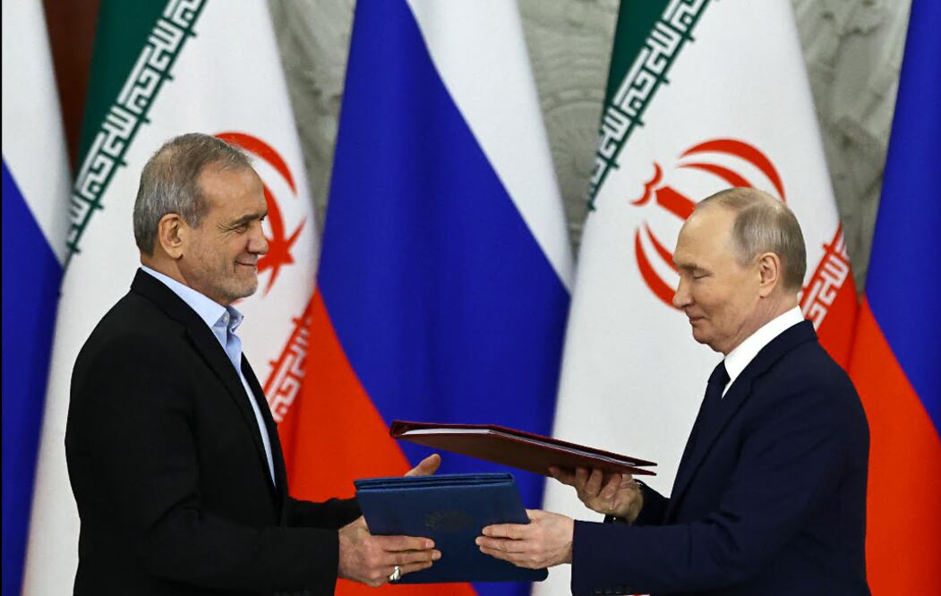 Rusia e Irán refuerzan lazos en defensa y energía; mandan un primer aviso a Trump. EFE/EPA/EVGENIA NOVOZHENINA