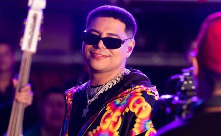 Eduin Caz, de Grupo Firme, abre su restaurante en la CDMX; fue visto como mesero y lavaplatos