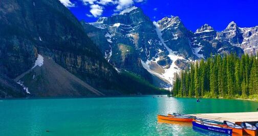 Un tren ‘de vidrio’ te lleva a admirar las Montañas Rocallosas