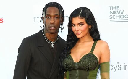 Kylie Jenner regresa con Travis Scott y luce vestido de impacto 