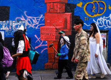 Escándalo en Old Irving Park: niños de Halloween atacados por la Patrulla Fronteriza con gas lacrimógeno. VIDEO