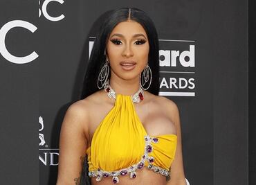 El vestido morado de cuero con el que Cardi B impactó en París