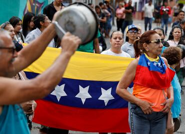Militares lanzan gas lacrimógeno contra venezolanos que rechazan resultado de presidenciales. VIDEO