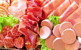 Retiran más de 100 mil kilos de jamón por alerta de contaminación por listeria