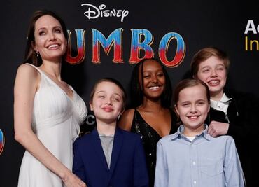 Angelina Jolie cautiva con vestido ‘angelical’ en premier de Dumbo
