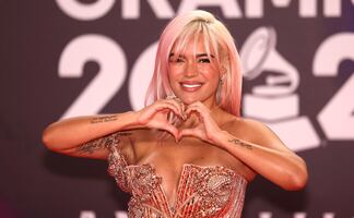 Karol G roba miradas en bikini body y presume su verano de ensueño