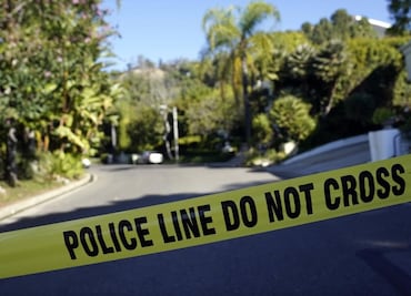 Detienen a mujer por dispararle a un conductor mientras iba con 4 niños