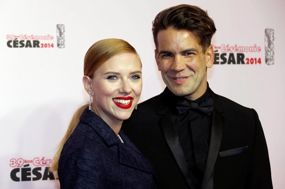 Scarlett Johansson se compromete con Colin Jost