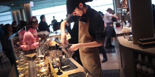 Así es el Starbucks más grande y lujoso del mundo en Chicago 