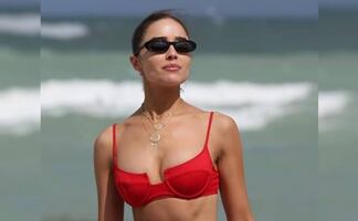 Olivia Culpo presume silueta ‘imposible’ con bikini asimétrico