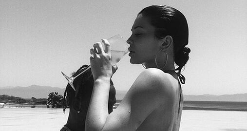 Kylie Jenner disfruta vacaciones en bikini con Travis Scott