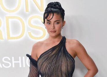 Kylie Jenner luce su vestido más escotado en la Semana de la Moda de París
