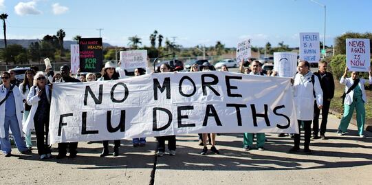 Impiden a médicos vacunar contra la gripe a niños migrantes 